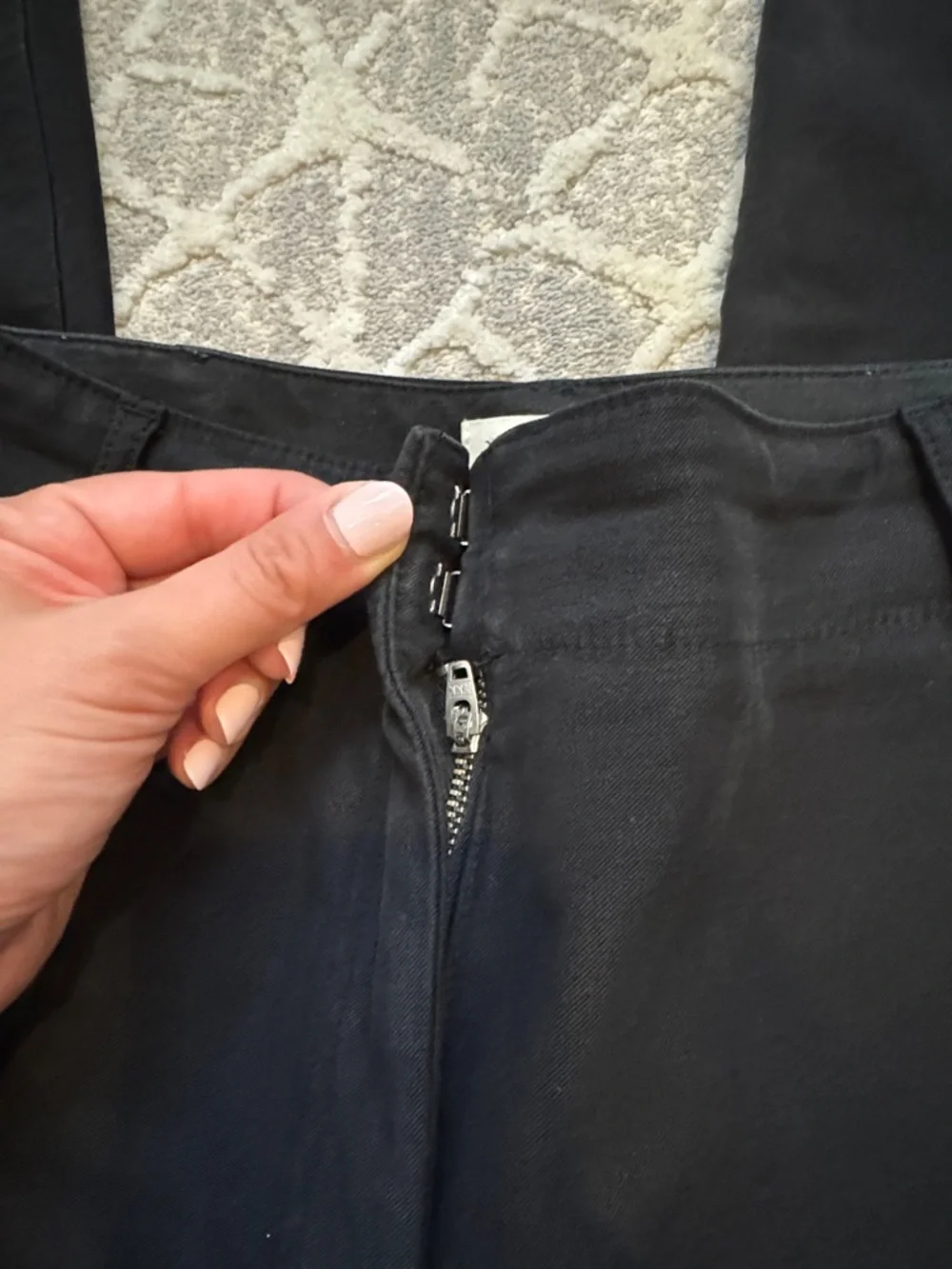 Wilfred Black Wide-Leg Cargo Pants - Picture 4 of 4